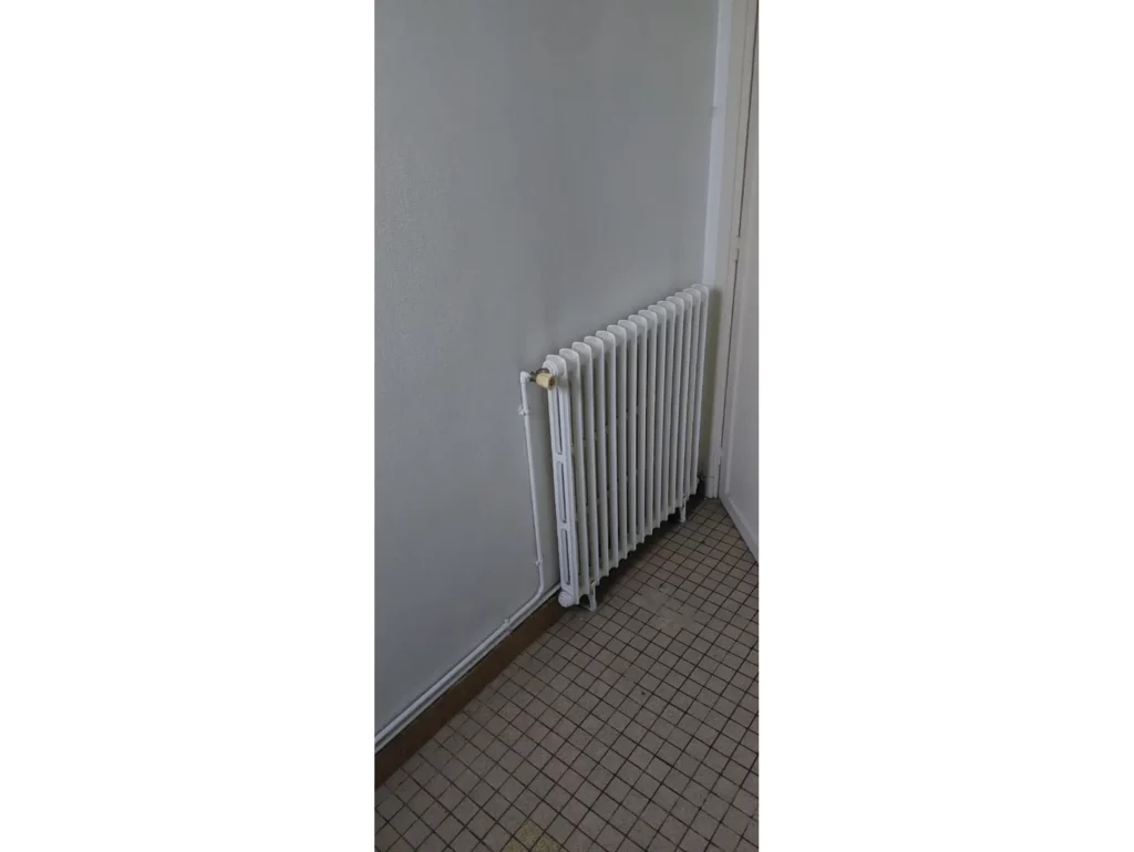 Ancien radiateur de chauffage central avant remplacement à Meulan-en-Yvelines