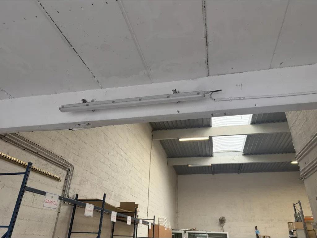 Éclairage d’atelier dans un local professionnel à Argenteuil