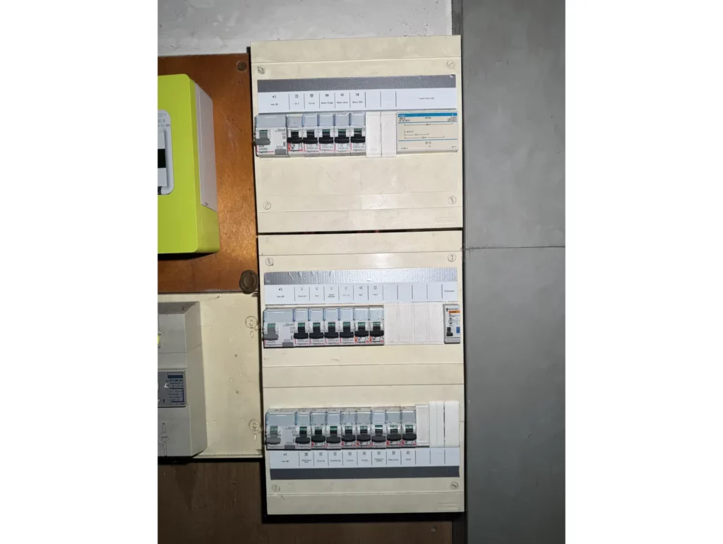 1. Tableau électrique adapté après rénovation du chauffage à Meulan-en-Yvelines