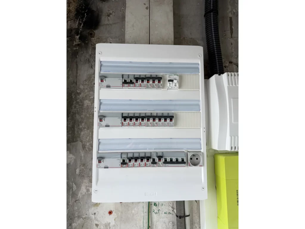 Tableau électrique neuf après rénovation à Conflans-Sainte-Honorine