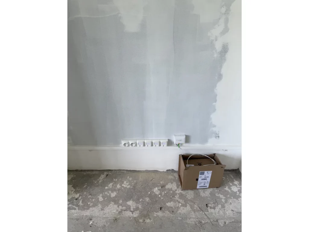 Prises électriques et réseau fibre installés à La Celle-Saint-Cloud